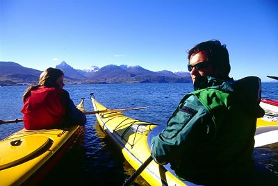 Travesa en Kayaks sobre la Baha Ushuaia