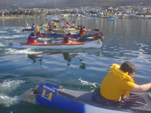 Largada de canoas en la Bahía de Ushuaia