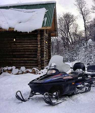  Las motos de nieve preparadas para una excursin